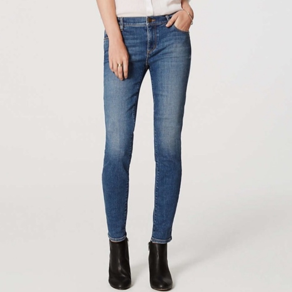 Loft • Medium Wash Modern Skinny Jeans Size 0P